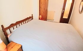 Charmant petit appartement avec bel exterieur.